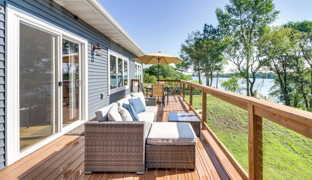 Spacious 6BR Lake Victoria Retreat w/Private Dock