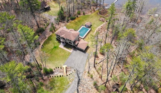 Spacious 6BR lakefront home with sauna, hot tub, theater, games & slopes nearby