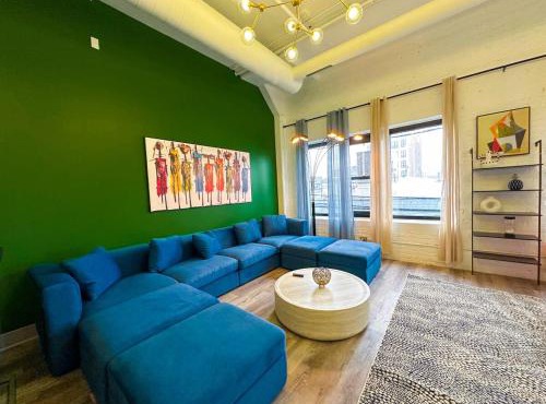 Spacious 6BR Luxury Suite Perfect for Groups Near McCormick Place and Soldier Field