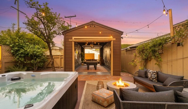 Spacious 6BR near Balboa Park with hot tub, game room & room for 15 - perfect for families or groups