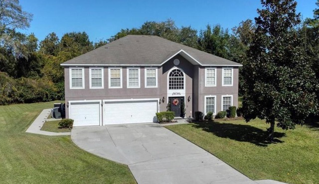 Spacious 6BR Pool Home in Ocala
