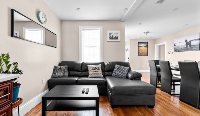 Spacious 6BR Quincy Apartment in Quincy near Perry Beach 555/2