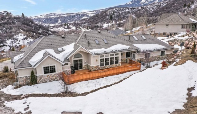 Spacious 6BR Retreat w/Panoramic Views + 2 Kitchens
