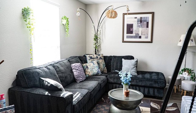 Spacious 6BR Retreat 15 Mins to Downtown Dallas