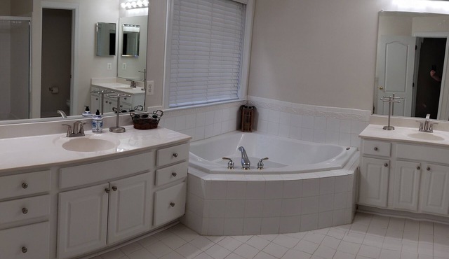 Spacious 6BR Retreat in Fabulous Severn, Fitness Room, AC & Fast WiFi!