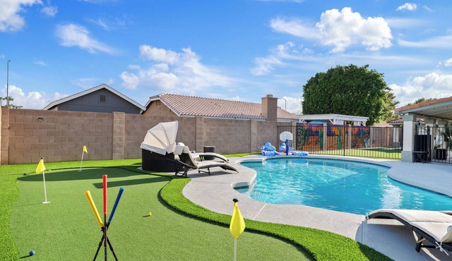 Spacious 6BR villa | Heated pool Included | Close to Golf and Spring Training Stadiumns