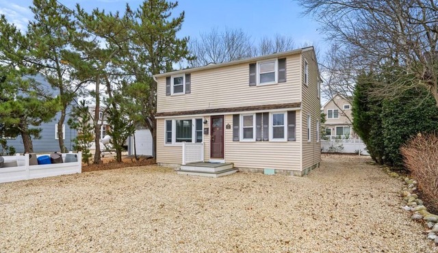 Spacious 7-bedroom house in charming Spray Beach with WiFi, AC. Oceanside