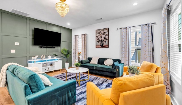 Spacious 7-Bed Modern Home near Downtown with Fireplace