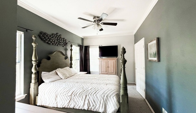 Spacious 7-bedroom house in Pleasant Highland Village with pool, fitness gym.