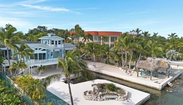 Spacious 7-bedroom estate with AC in peaceful Summerland Key