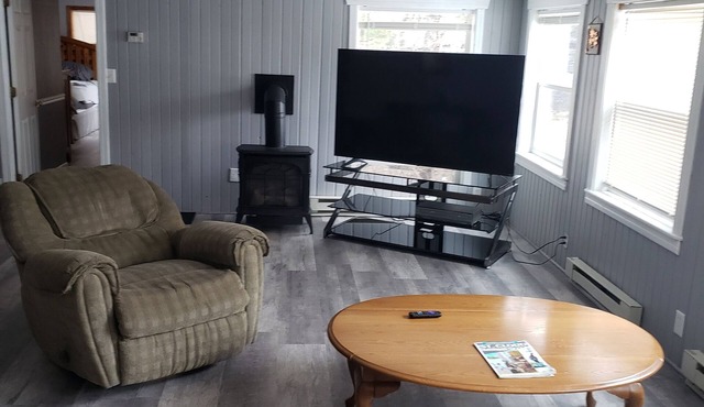 Spacious 7-bedroom 2 cabin in awesome Annandale with WiFi, AC