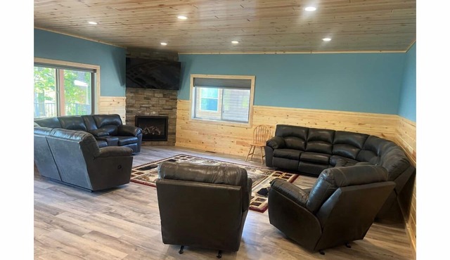 Spacious 7-bedroom 3 bath cabin located at Cass Lake LodgenNorthern
