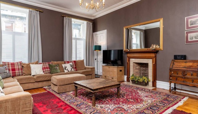 Spacious 7-Bedroom Georgian Townhouse in St Andrews, Walk to Old Course, West Sands & Town