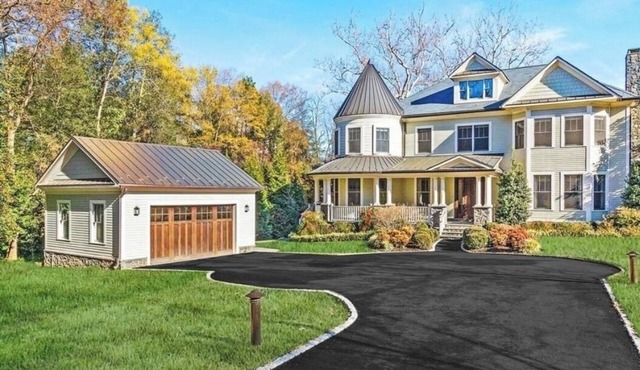 Spacious 7-bedroom house with water views, AC, Heat, WiFi in charming Alexandria
