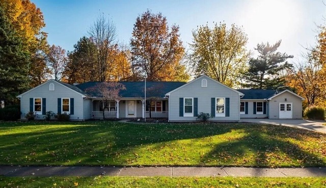 Spacious 7-bedroom house in lovely Avon Lake with AC, WiFi & close to Lake Erie