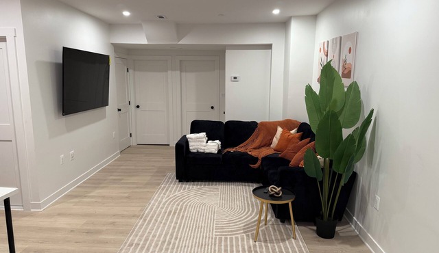 Spacious 7-bedroom house in quaint Baltimore with AC