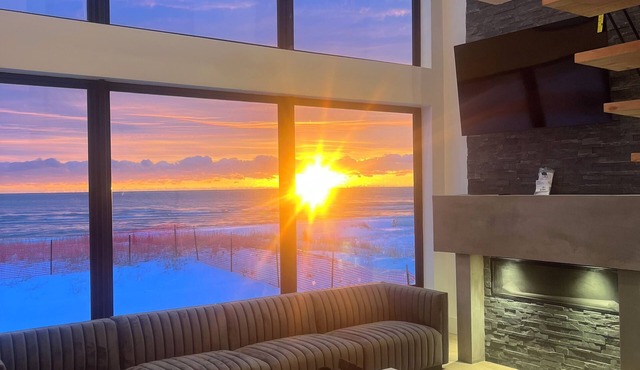 Spacious 7-bedroom house in amazing Greenbush with private beach