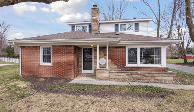 Spacious 7-bedroom house with WiFi and MASSIVE backyard in marvelous Plymouth