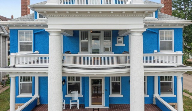 Spacious 7-bedroom house- unique history, modern comforts and incredible views