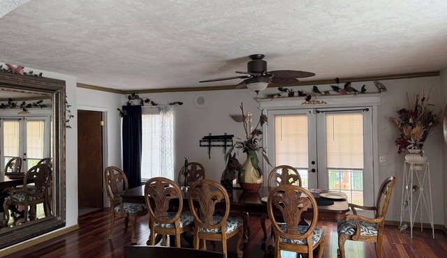 Spacious 7-bedroom house with WiFi, fitness room in delightful Omaha