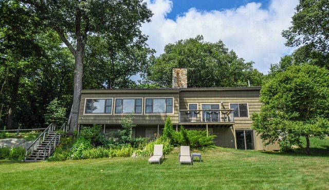 Spacious 7-Bedroom Lakeside Retreat on Little Sebago Lake