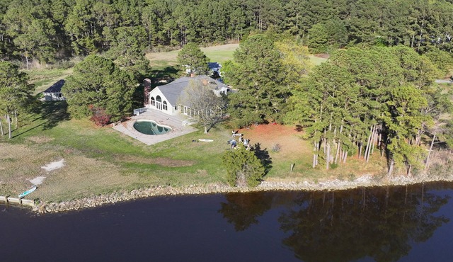 Spacious 7-bedroom property with guest house, Wifi, AC in lovely Cambridge