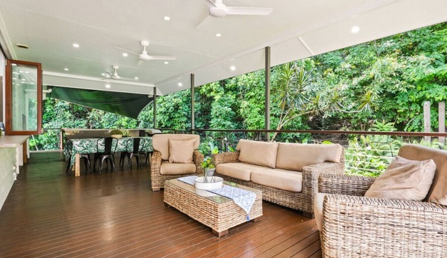 Spacious 7-Bedroom Queenslander Retreat | Privacy, Comfort & Bushland Serenity