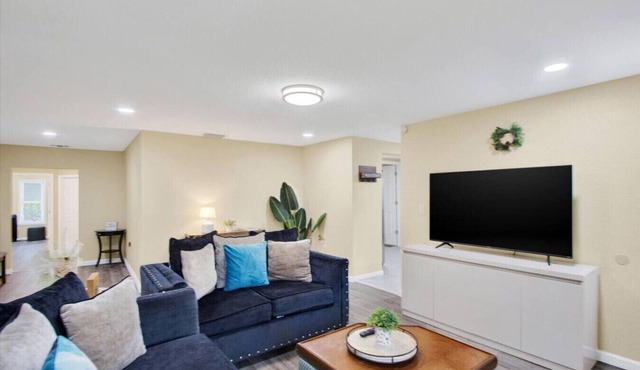 Spacious 7-Bedroom Retreat for Groups & Families
