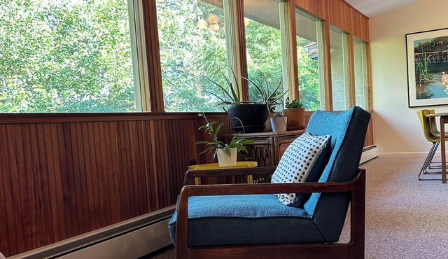 Spacious 7-bedroom house in Eagles Mere next to Outlet Pond