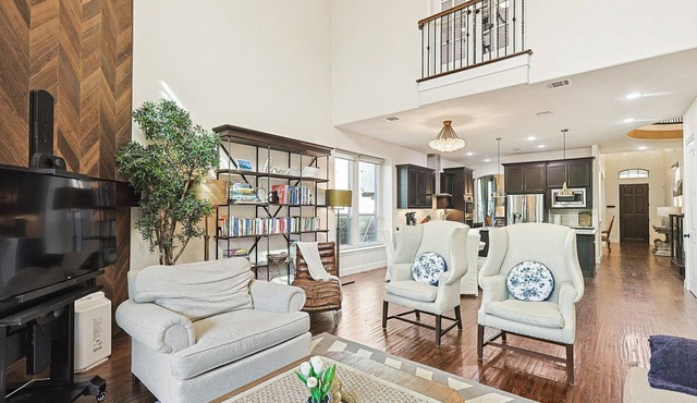 Spacious 7 beds house with fire pit, home theater, fitness room