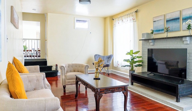 Spacious 7-BR Family Retreat in Upper Darby