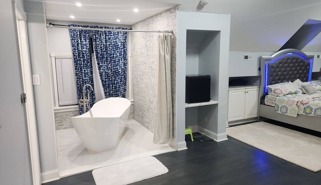 Spacious 7-bedroom house in marvelous Feasterville-Trevose with AC