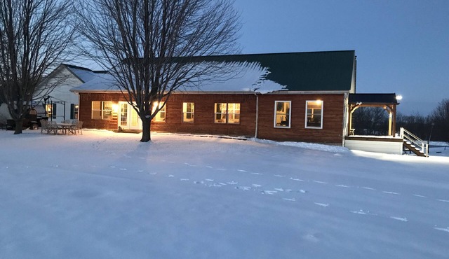 Spacious 7000 square foot 12-bedroom 10-Bath lodge in Picturesque Macon Missouri