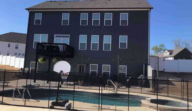 Spacious 7bedroom house in McDonough with Pool, WiFi, fitness room, and theater