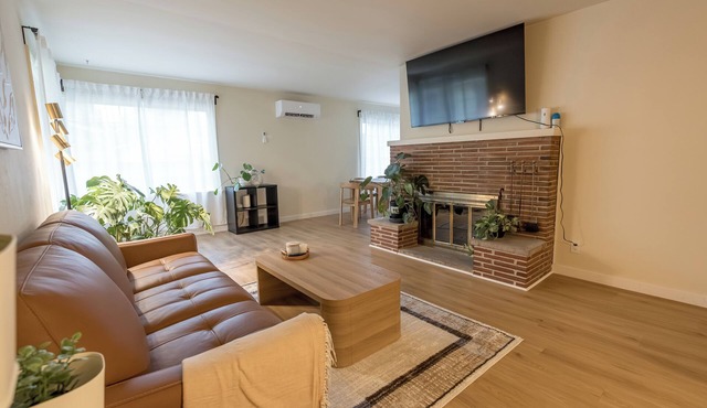 Spacious 7BR 4BA Home - Game Room - AC/Heat - 20 min to Airport