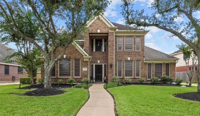 Spacious 7BR Family Home in Pearland! 3 Masters-1 ADA, 1 Upstairs, Near Houston