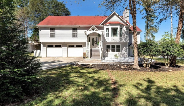 Spacious 7BR Family Retreat Near Mall of GA, Sleeps 17