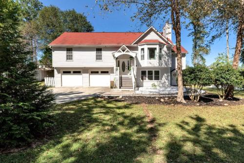 Spacious 7BR Family Retreat Near Mall of GA Sleeps 17