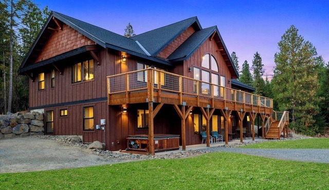 Spacious 7BR Getaway ~Swim Spa~ Game Room~ Sleep24