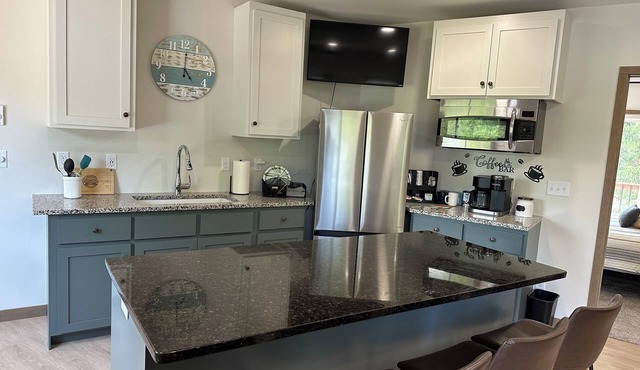 Spacious 7BR Lakefront Retreat – Perfect for Multi-Generational Getaways!