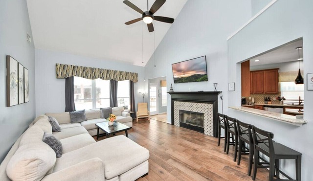 Spacious 7BR Oasis w/Pool, Spa & Game Room