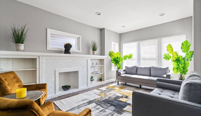 Spacious 8 BDRM + 2 Kitchens + Garage! Sleeps 16!