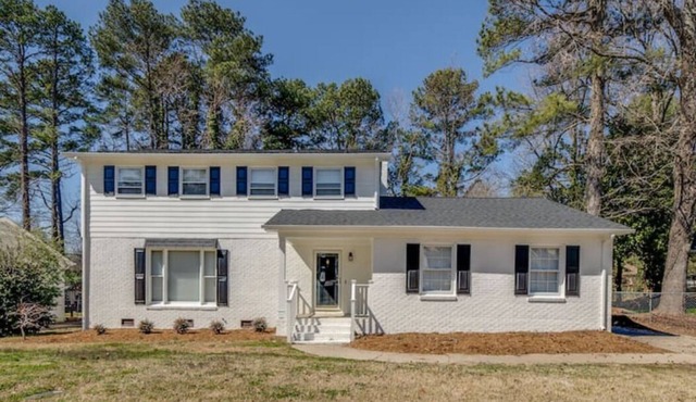Spacious 8 Bed Home Near North Hills, DT, Airport
