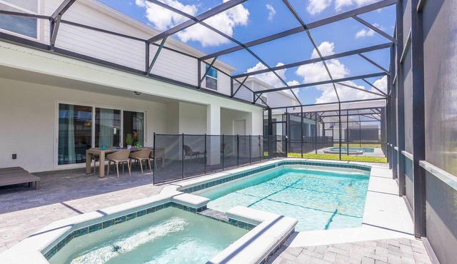 Spacious 8-bedroom home in Clermont, Lake County, perfect for large groups!