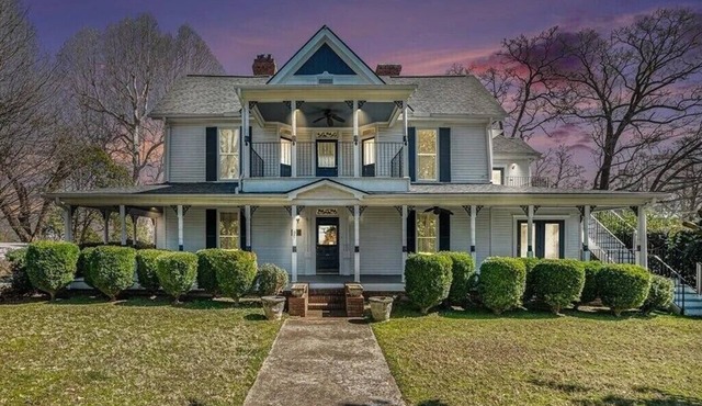 Spacious 8-bedroom house Hartwell near Cateechee Golf Course