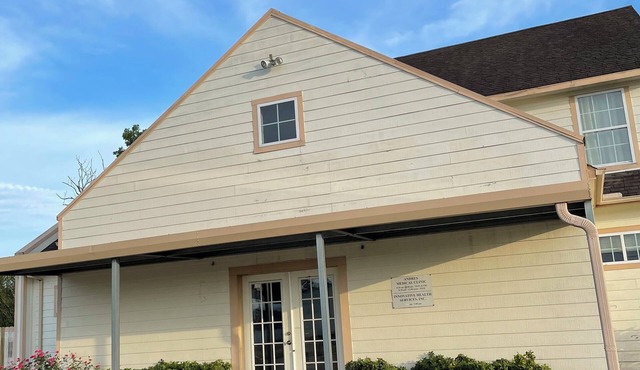 Spacious 8-bedroom house with AC in excellent Anahuac