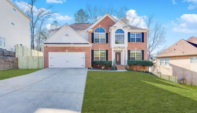 Spacious 8-bedroom house with WiFi and AC in marvelous Atlanta