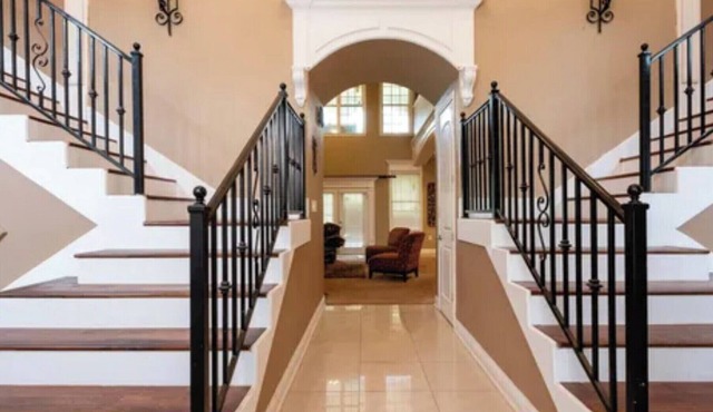 Spacious 8-bedroom house with WiFi, AC in lovely Hensley