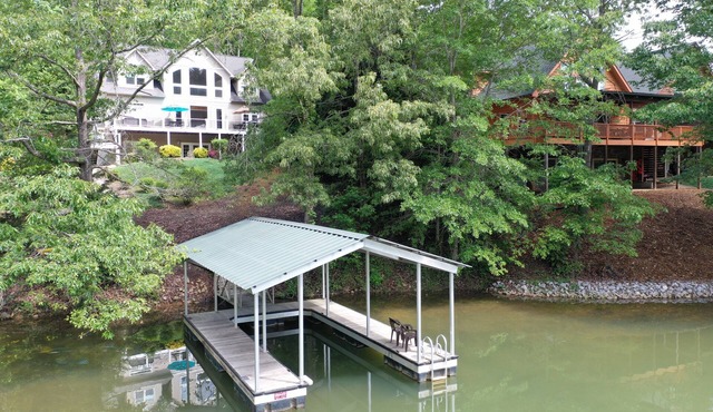 Spacious 8-bedroom house with WiFi and AC on peaceful Lake Keowee private cove.