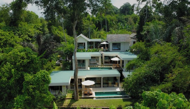 Spacious 8-bedroom villa in delightful Ubud Bali with AC comfort